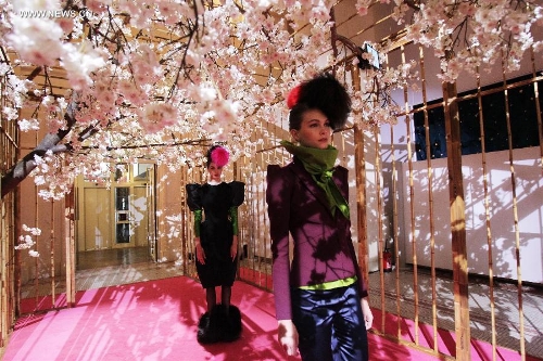 Models present creations by French fashion designer Christian Lacroix for Italian fashion house Elsa Schiaparelli in Paris, France, July 1, 2013. (Xinhua/Gao Jing) 