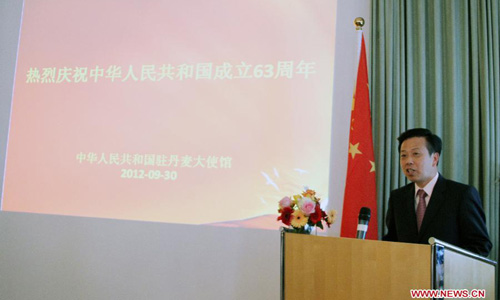 Chinese ambassador to Denmark Li Ruiyu delivers a speech at a reception to celebrate the 63rd anniversary of the founding of the People's Republic of China at the Chinese Embassy in Copenhagen, Denmark, on September 30, 2012. Photo: Xinhua