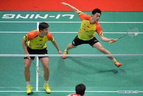  Liu Xiaolong (R) and Qiu Zihan of China compete during the men's doubles match against South Korea's Ko Sung Hyun/Lee Yong Dae at the finals of the Sudirman Cup World Team Badminton Championships in Kuala Lumpur, Malaysia, on May 26, 2013. Team China won the champion with 3-0. (Xinhua/Chen Xiaowei) 