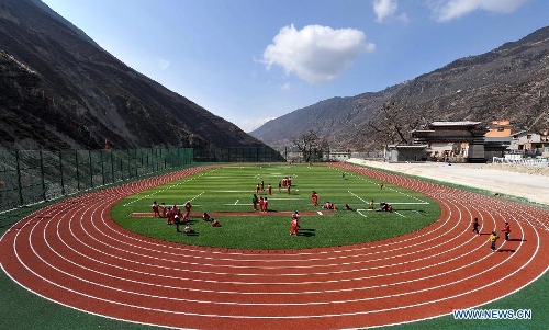  Pupils of the Tibetan ethnic group play at No. 1 Primary School of Deqin County in Diqing Tibetan Autonomous Prefecture, southwest China's Yunnan Province, March 12, 2013. A total of 1,260 pupils, most of whom are of the Tibetan ethnic group, study at this school, which was founded in September 2012. Pupils here are offered free meals and lodging. (Xinhua/Lin Yiguang) 