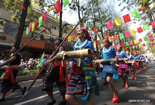 Young people of the Wa ethnic group perform at a carnival during the China Kunming Culture and Tourism Festival in Kunming, capital of southwest China's Yunnan Province, April 29, 2013. (Xinhua/Lin Yiguang)  