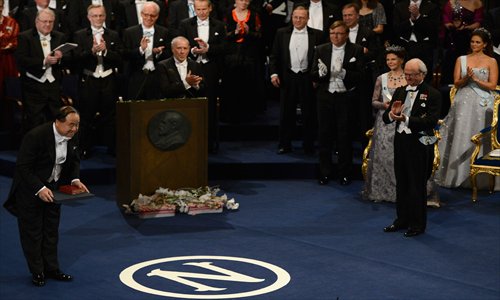 Mo Yan bows during the Nobel Prize award ceremony in Stockholm on Monday local time. Photo: CFP