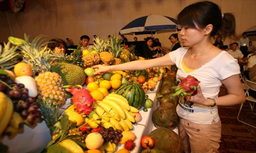 As the days heat up, it's important to pick the right fruit to stay refreshed. Photo: CFP