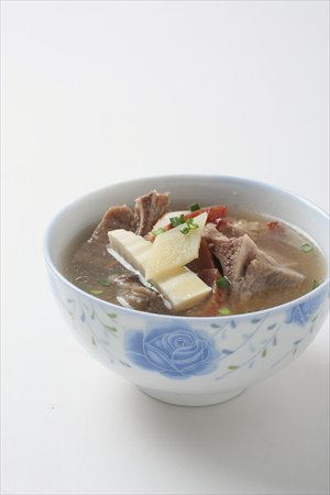 Spare rib soup with bamboo shoots