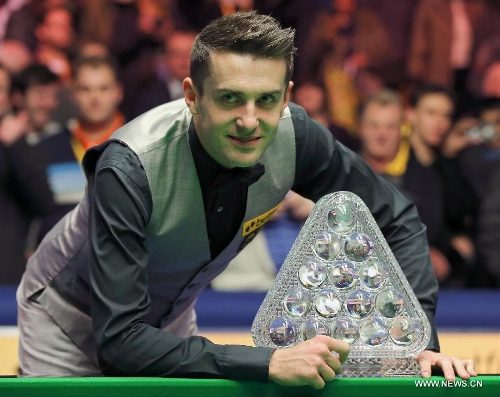 Mark Selby of England poses with his trophy after the final match against Neil Robertson of Australia at the 2013 Masters snooker tournament at Alexandra Palace in London, Britain, Jan. 20, 2013. Selby won 10-6 in the final early Monday to claim the title. (Xinhua/Yin Gang) 