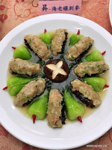 Photo taken on Jan. 23, 2013 shows a creative dish in Taipei, southeast China's Taiwan. Dieticians from Taiwan University Hospital created ten dishes mostly made from vegetables and fruits, promoting a healthy dinner in the coming Spring Festival. (Xinhua/Wu Ching-teng)