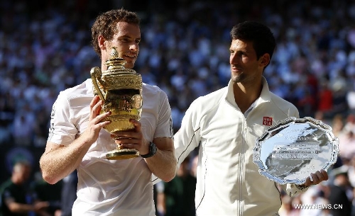 Andy Murray (L) of Britain shows the trophy with Novak Djokovic of Serbia during the awarding ceremony for the men's singles event on day 13 of the Wimbledon Lawn Tennis Championships at the All England Lawn Tennis and Croquet Club in London, Britain, July 7, 2013. Andy Murray on Sunday won his first Wimbledon title and ended Britain's 77-year waiting for a men's champion with a 6-4 7-5 6-4 victory over world number one Novak Djokovic. (Xinhua/Wang Lili)