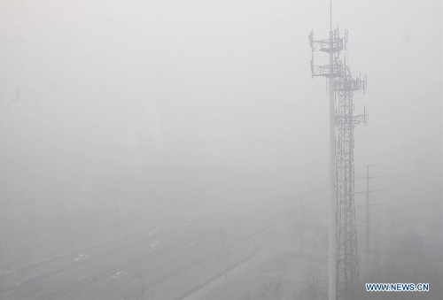  The city is blanketed by heavy fog in Shijiazhuang, capital of north China's Hebei Province, Feb. 27, 2013. The province was hit by heavy fog on Feb. 27 morning, making several cities in the province suffer from heavy air pollution. (Xinhua/Zhu Xudong)