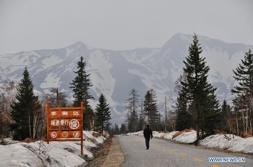 Snow is seen at the Changbai Mountain in northeast China's Jilin Province, May 18, 2013. (Xinhua/Zhang Jian)