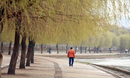 Walking backwards exercises muscles and improves balance in the body.