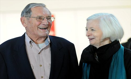 Korean War veteran Merrill E. Newman, accompanied by his wife, Lee, speaks to the press after arriving at San Francisco International Airport on Saturday following his release from detention in North Korea. Photo: AFP