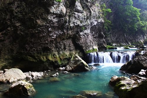 Libo Zhangjiang Scenic Spot is located in Libo County, southern Guizhou, covering an area of about 273 square kilometers. Dubbed a 