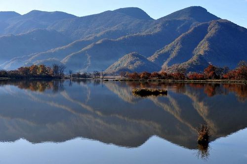 Photo taken on October 17, 2012 shows a view of the Dajiuhu National Wetland Park in Shennongjia in Central China's Hubei Province. The Dajiuhu wetlands, made up of nine lakes, is the largest wetlands in area with highest altitude in Central China. Photo: Xinhua