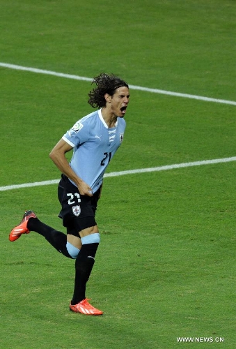 Uruguay's Edinson Cavani celebrates after scoring, during the FIFA's Confederations Cup Brazil 2013 semifinal match against Brazil, held at Mineirao Stadium, in Belo Horizonte, Minas Gerais state, Brazil, on June 26, 2013. (Xinhua/David de la Paz)