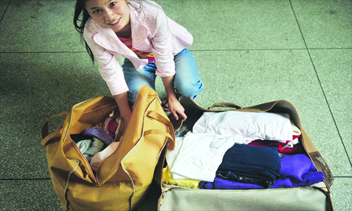  Qiu Jian packs up her clothes. Photo: CFP