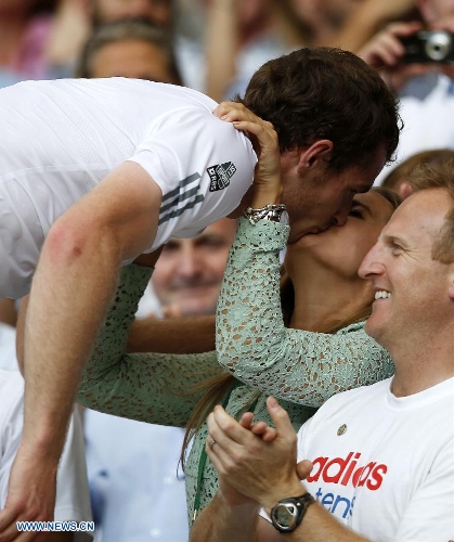 Andy Murray of Britain kisses his girlfriend Kim Sears to celebrate winning the men's singles final match with Novak Djokovic of Serbia on day 13 of the Wimbledon Lawn Tennis Championships at the All England Lawn Tennis and Croquet Club in London, Britain, July 7, 2013. Andy Murray on Sunday won his first Wimbledon title and ended Britain's 77-year wait for a men's champion with a 6-4 7-5 6-4 victory over world number one Novak Djokovic. (Xinhua/Wang Lili)