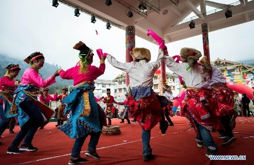 People of the Tibetan ethnic group perform at the Shangjiu Festival in Baoxing County, southwest China's Sichuan Province, Feb. 18, 2013. The residents of Tibetan ethnic group in Baoxing on Monday celebrated the annual Shangjiu Festival, which means the 9th day of Chinese Lunar New Year, to express the respect to the heaven. (Xinhua/Jiang Hongjing)  