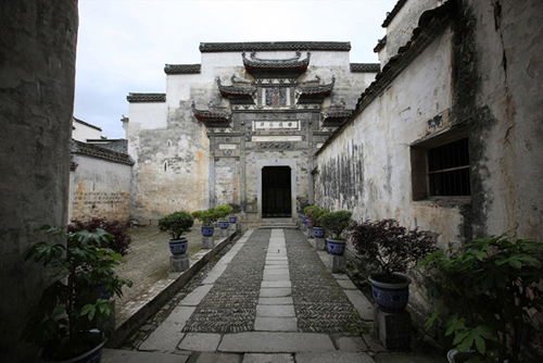 Hongcun village is located in Yixian county at the foot of the southwestern slope of Huangshan Mountain, Anhui Province. With morning mist, stone bridges, white walls, water lily ponds and hills, it has been described as a village out of a traditional Chinese ink painting. Besides halls, pavilions and temples, the village consists of 160 ancient residences. These architectures, with fantastic stone carvings, were built during the Ming and Qing dynasties and widely regarded as the best historic sites throughout China. Photo: China.org.cn