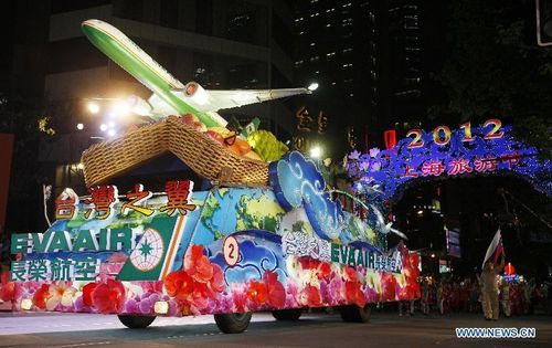 Performers participate in a celebration parade marking the opening of Shanghai Tourism Festival 2012, in East China's Shanghai, September 15, 2012. A total of 21 floats and 30 performing teams participated in the parade here on Saturday. Photo: Xinhua
