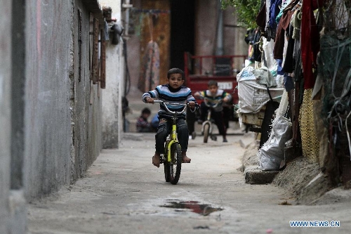 Palestinian kids play in the al-Shati refugee camp in Gaza City on March 13, 2013. About 700,000 Palestinians left their homes and settled in refugee camps in the Gaza Strip, the West Bank and neighboring Arab countries. (Xinhua/Yasser Qudih)