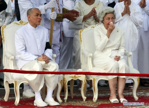 Cambodian Queen Mother Norodom Monineath (R, front) and her son King Norodom Sihamoni (L, front) attend the funeral procession of the late King Father Norodom Sihanouk in Phnom Penh, Cambodia, Feb. 1, 2013. The body of late King Father Norodom Sihanouk was carried from the Palace in a procession to a custom-built crematorium at the Veal Preah Meru Square next to the Palace on Friday. The body will be kept for another three days and then will be cremated on Feb. 4. (Xinhua/Sovannara)