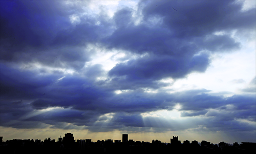 Thick clouds hover above the city skyline Monday afternoon. Photo: Cai Xianmin/GT