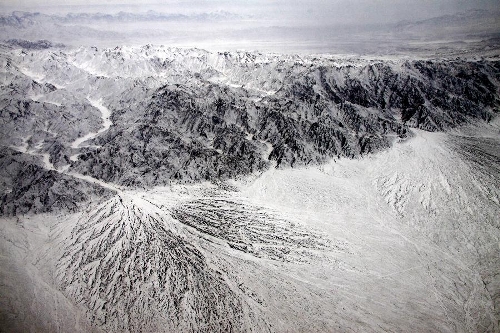  Photo taken on Jan. 21, 2013 shows the snow scenery of Yumen City, northwest China's Gansu Province. (Xinhua/Wan Zongping)  