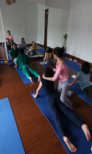 A dizzying array of choices for yoga classes are on offer in Shanghai. Photos: Cai Xianmin/GT