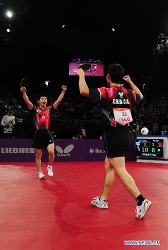  Chen Chien-An (R) and Chuang Chih-Yuan of Chinese Taipei celebrate during the final of men's doubles against Hao Shuai and Ma Lin of China at the 2013 World Table Tennis Championships in Paris, France on May 19, 2013. Chen and Chuang won 4-2. (Xinhua/Tao Xiyi) 