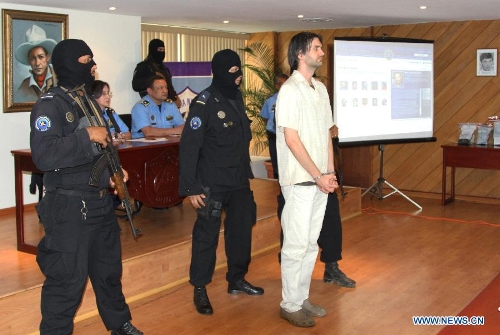 Nicaragua's National Police agents escort U.S. citizen Eric Justin Toth (1st R) during a press conference at a police station in Managua, Nicaragua, on April 22, 2013. Nicaraguan police have arrested Eric Justin Toth, an American on the most wanted list of the Federal Bureau of Investigation (FBI) for alleged child pornography charges, police said Monday. (Xinhua/John Bustos) 