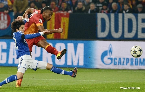 Didier Drogba (Top) of Galatasaray scores during the UEFA Champions League eighth-final match at Veltins Arena in Gelsenkirchen, west Germany, March 12, 2013. Galatasaray won 3-2 and entered the quarterfinal. (Xinhua/Ma Ning) 