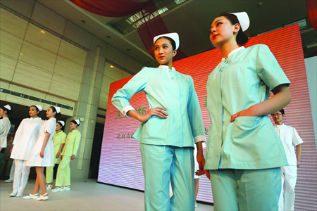 The new nurse uniforms will come in hues complementary to the gowns of the patients. Models show off the revamped hospital gowns for maternity ward patients and male patients. Photos: CFP