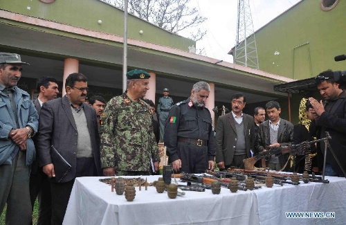 Afghan policemen display Taliban weapons seizing in an operation in Jawzjan Province, Afghanistan, on April 1, 2013. (Xinhua/Arui)