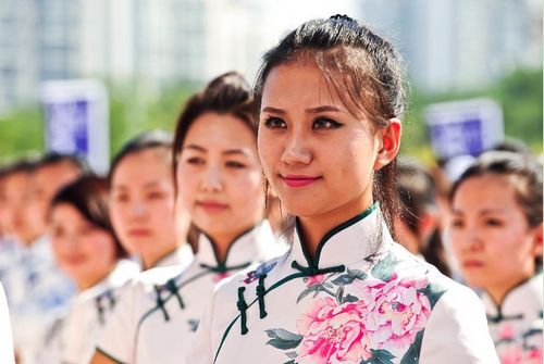 Volunteers attend an inauguration ceremony before the sixth Annual Meeting of the New Champions in Tianjin, North China, September 5, 2012. The sixth Annual Meeting of the New Champions, also known as the Summer Davos Forum, will be held in Tianjin on September 11, 2012. Photo: Xinhua

