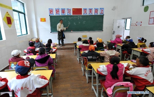 Pupils of Tibetan ethnic group have a class of the Tibetan language at No. 1 Primary School of Deqin County in Diqing Tibetan Autonomous Prefecture, southwest China's Yunnan Province, March 12, 2013. A total of 1,260 pupils, most of whom are of the Tibetan ethnic group, study at this school, which was founded in September 2012. Pupils here are offered free meals and lodging. (Xinhua/Lin Yiguang)  