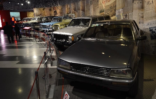 Photo taken on April 28, 2013 shows various generations of cars in the Beijing Auto Museum in Beijing, capital of China. Beijing Auto Museum, a museum aimed at the promotion of auto culture, was awarded the National 4A tourist attraction on Sunday. (Xinhua/Qi Heng)  