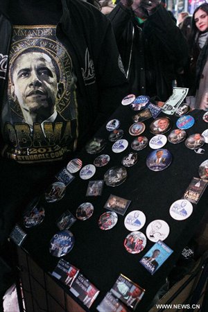 A ventor sells badges of U.S. President Barack Obama at Times Square in New York, November 6, 2012. Obama has won re-election in the U.S. presidential race, TV networks projected on Tuesday. Photo: Xinhua