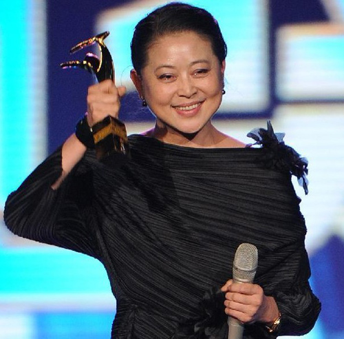 Actress Ni Ping, winner for Best Actress, poses with her trophy during the closing ceremony of the Changchun Film Festival in Changchun, Northeast China's Jilin Province, August 25, 2012. The six-day Changchun Film Festival was attended by renowned film directors, playwrights, actors and actresses, composers and officials from the Chinese mainland as well as Hong Kong, Taiwan and Macao. China Changchun Film Festival has been held every two years since it was launched in 1992. Photo: Xinhua