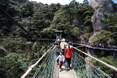 Tourists visit the Sanqing Mountain in east China's Jiangxi Province, April 13, 2013. The scenic area of Sanqing Mountain entered a peak tourist season as temperature rises recently. (Xinhua/Zhou Ke)