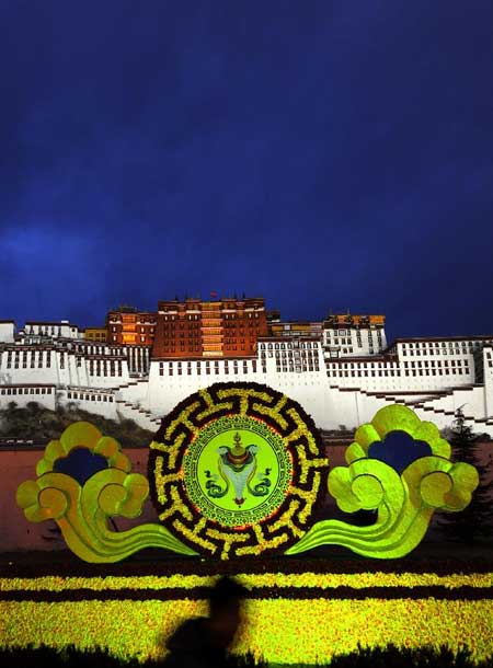 A sculpture with a picture of a trumpet shell, which represents auspiciousness, is seen on the Potala Palace Square in Lhasa, southwest China's Tibet Autonomous Region, Feb. 19, 2012. Festive decorations are put on around the Potala Palace as Losar, or the Tibetan New Year, approaches. Photo:Xinhua