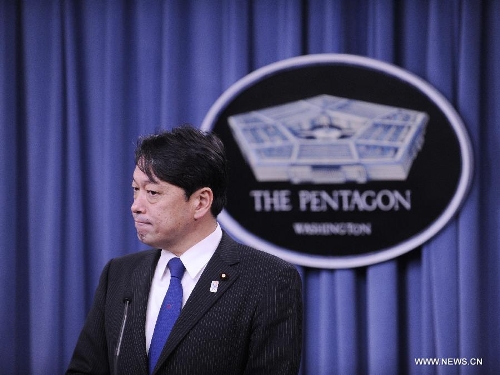 Japanese Defense Minister Itsunori Onodera attends a press conference with U.S. Defense Secretary Chuck Hagel following their meeting at the Pentagon in Washington D.C., capital of the United States, April 29, 2013. (Xinhua/Wang Yiou) 