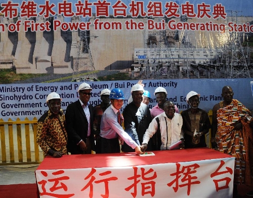 Ghanaian President John Dramani Mahama (C) and Chinese Ambassador to Ghana Gong Jianzhong (4th L) press the button to switch on the first power generating unit of Bui hydropower station in Ghana, on May 3, 2013. The first power generating unit of 133 megawatts from the Bui hydroelectric project was officially started on May 3, 2013. The project, which is being constructed by China's Sinohydro Corporation, will generate 400 megawatts of power when it becomes fully operational by the end of 2013. Started in April 2008, the project was financed by the governments of Ghana and China at a total cost of nearly 800 million U.S. dollars, with the Chinese government providing 90 per cent of the funds while its Ghanaian counterpart paid ten percent.(Xinhua/Shao Haijun) 