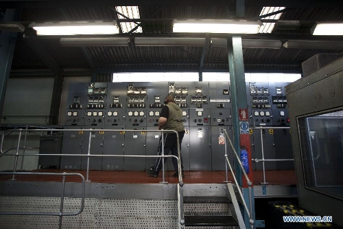 An employee works at a power plant in Puerto Argentino (Port Stanley), on the Malvinas Islands (Falkland Islands), March 13, 2013. The Malvinas Islands have a wind farm with 6 mills generating 33 percent of the electricity consumed by the residents. (Xinhua/Martin Zabala)  