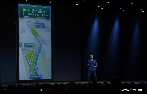 Apple's Senior Vice President of Software Engineering Craig Federighi addresses the 2013 Apple WWDC at the Moscone Center in San Francisco, California, the United States, on June 10, 2013. (Xinhua) 