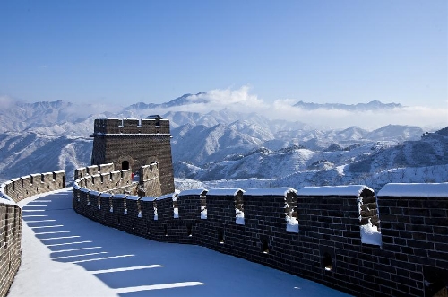 Snow covers the Huangyaguan Great Wall in Jixian County of Tianjin, north China, March 20, 2013. A snowfall hit the Jixian County from Tuesday afternoon to early Wednesday. (Xinhua/Wang Guangshan) 