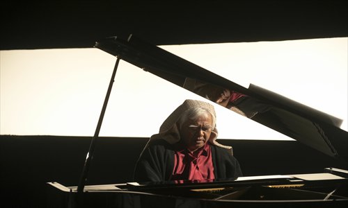 The white-haired musician Hu Te-fu performs to an audience to promote his latest album. Photo: Courtesy of Hu Te-fu