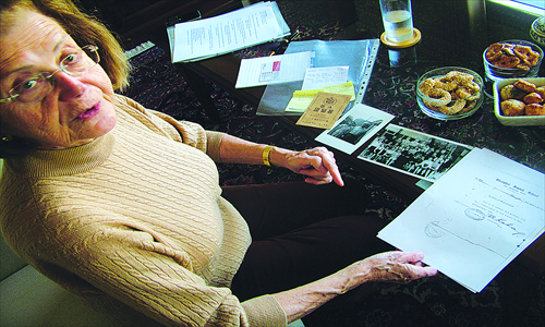 Nina Admoni at home in Tel Aviv telling stories about her childhood in Shanghai. Photo: Liu Dong/GT