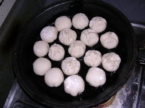 Pan-Fried Steamed Bun(Photo Source:cyol.net)