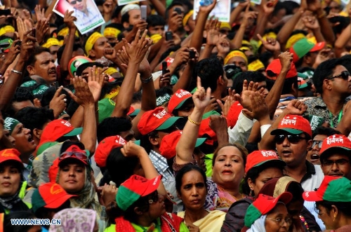 Supporters of 18 opposition parties take part in a mass rally at Motijheel area in Dhaka, capital of Bangladesh, on May 4, 2013. Bangladesh's main opposition in parliament Saturday evening slapped a 48-hour ultimatum on Prime Minister Sheikh Hasina's government to announce the restoration of a non-party caretaker government system. (Xinhua/Shariful Islam) 