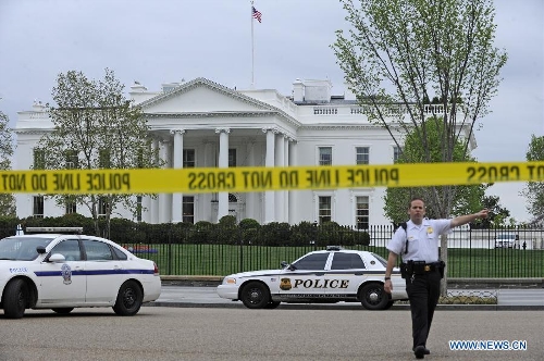 A police officer directs visitors out of a security line outside the White House in Washington D.C., capital of the United States, April 15, 2013. The White House increased security, and the Justice Department and FBI mobilized to fully investigate the explosions occurring near the Boston Marathon finish line today. (Xinhua/Wang Yiou) 